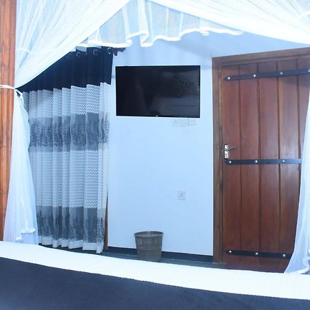Silent River Cottage Udawalawe Bagian luar foto
