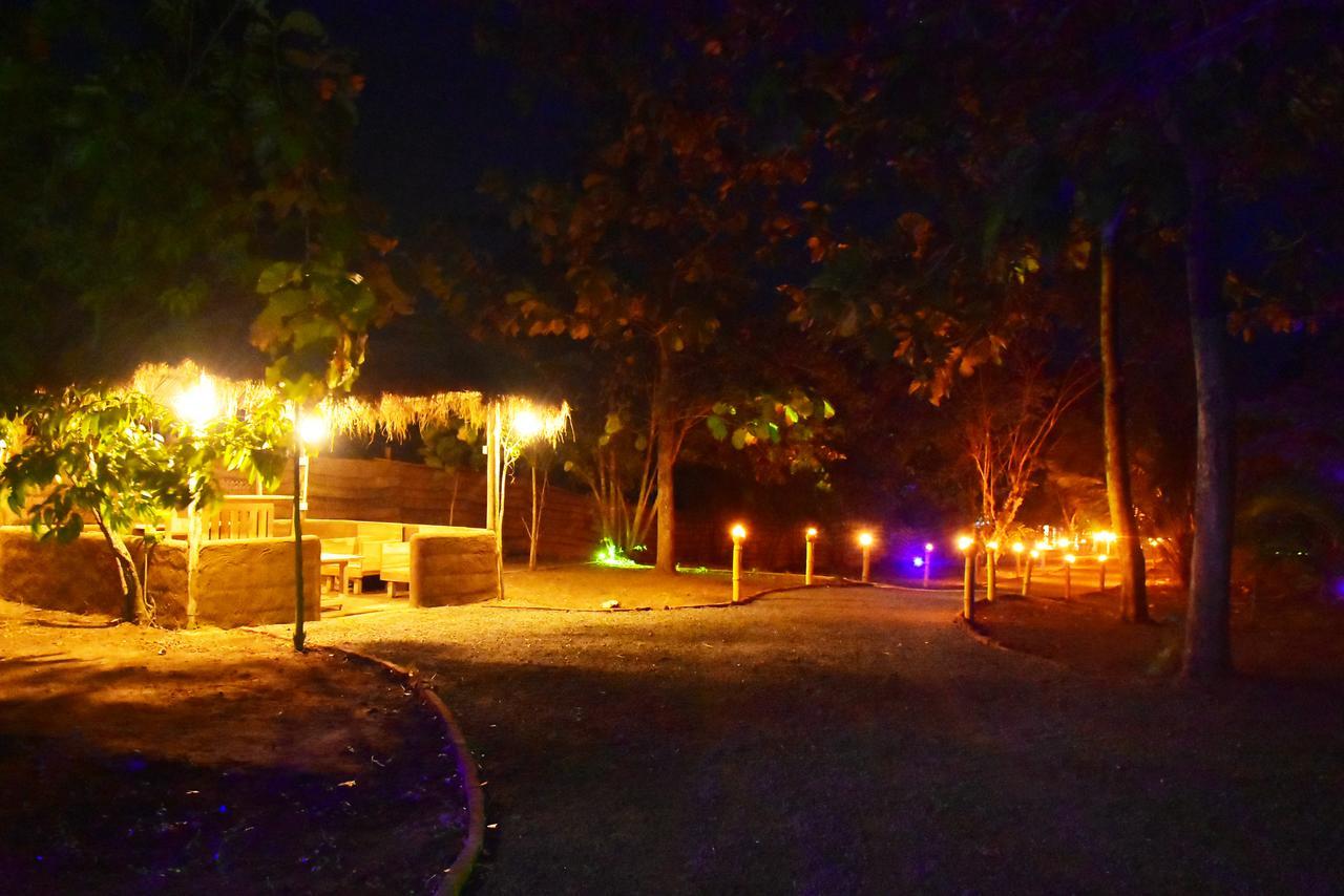 Silent River Cottage Udawalawe Bagian luar foto