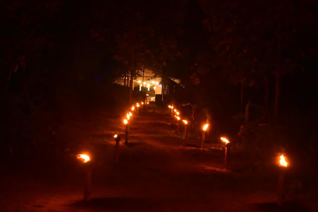 Silent River Cottage Udawalawe Bagian luar foto